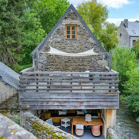 House With View In The Heart Of Auvergne بيت للعطل *