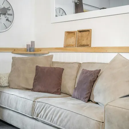 House With View In The Heart Of Auvergne بيت للعطل *