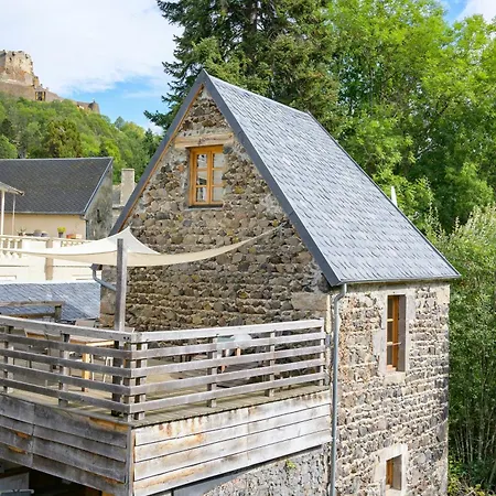 بيت للعطل House With View In The Heart Of Auvergne